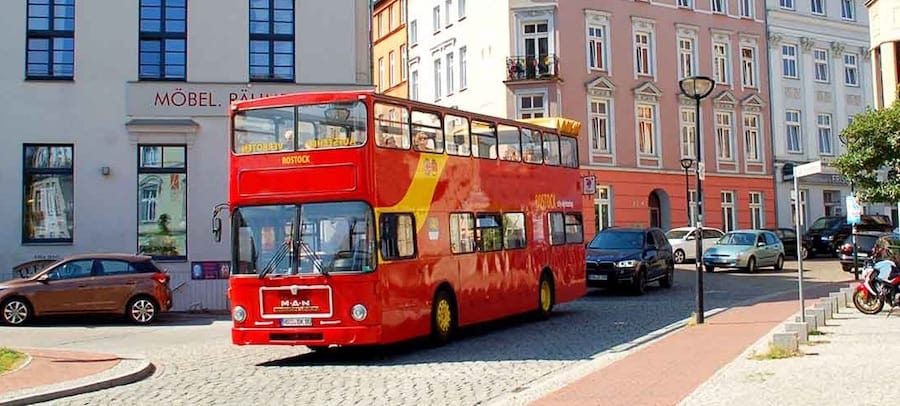 Roter Doppeldecker in Rostock